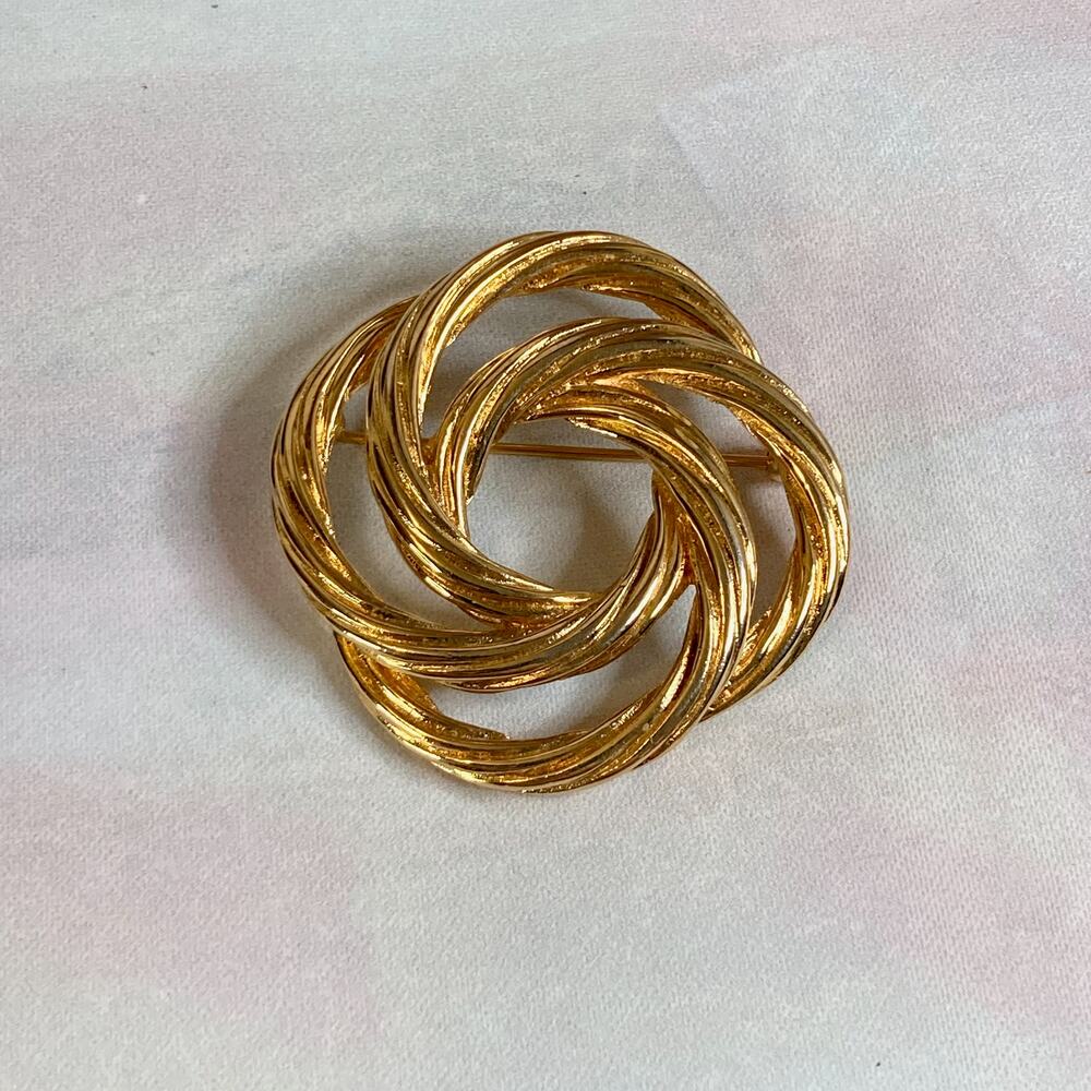 MONET Gold Tone Interlocking Circles (Celtic Knot) Brooch EUC Vintage 60s